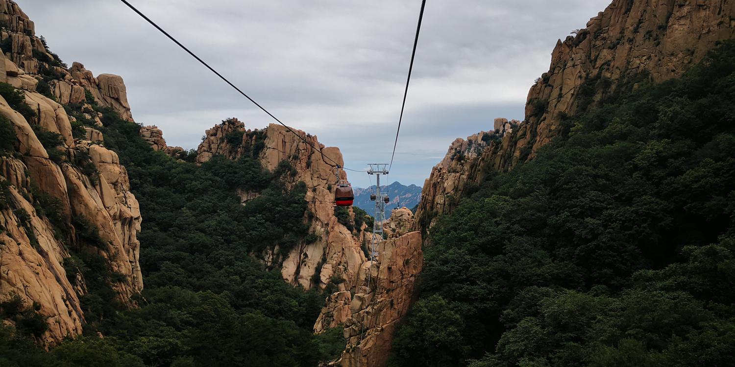 祖山忘憂谷脫掛索道+雷霆+青龍滿族自治縣祖山新朝旅游發(fā)展有限公司+塞北小黃山+長(zhǎng)度1806米 ,高差445米(1).jpg